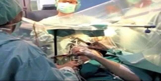 Ameliyatta saksafon çaldı