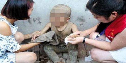 Domuzlarla yaşıyor iletişim kuramıyor